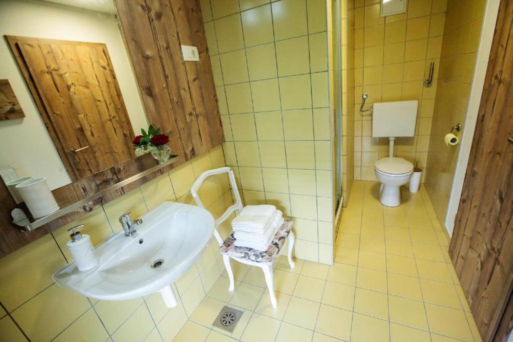 Hisa Poljana Rooms Prevalje Екстериор снимка